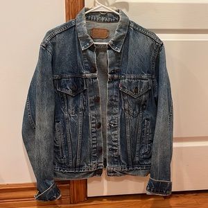 LEVI OVERSIZED DENIM JACKET